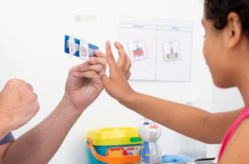 CAA e Autismo: Comunicação Alternativa Potencializa a Fala